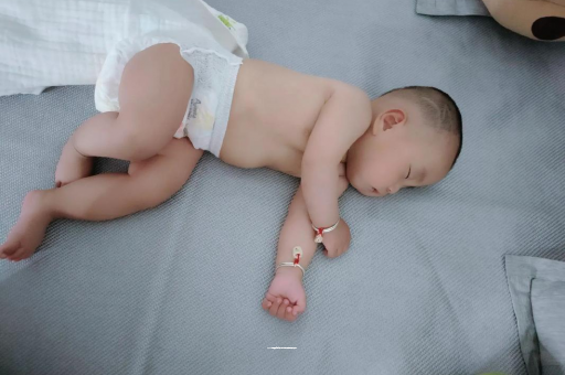 嵊州三个月宝宝抬头不稳